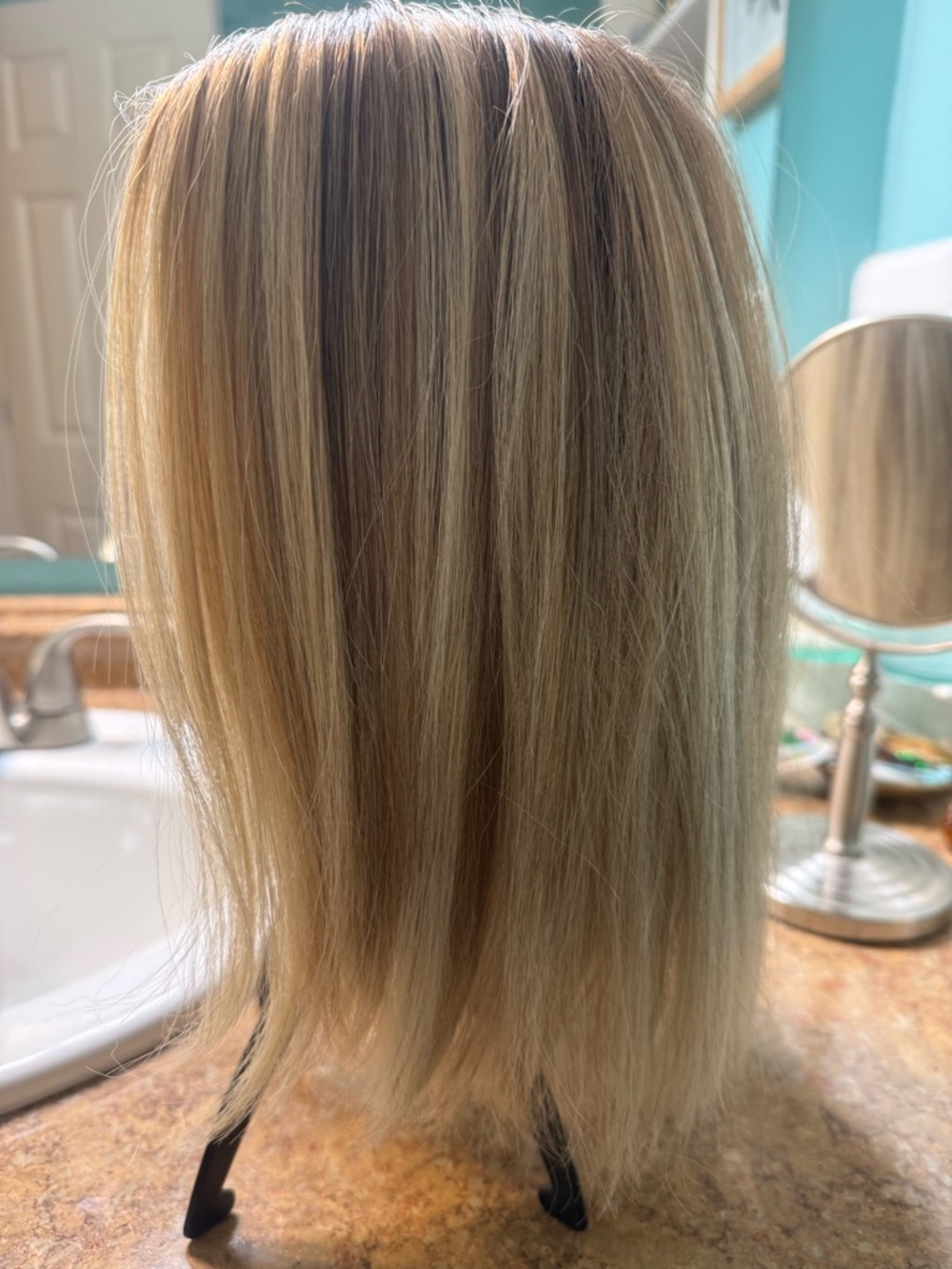 Jon Renau Haute bob wig - Picture 7 of 8
